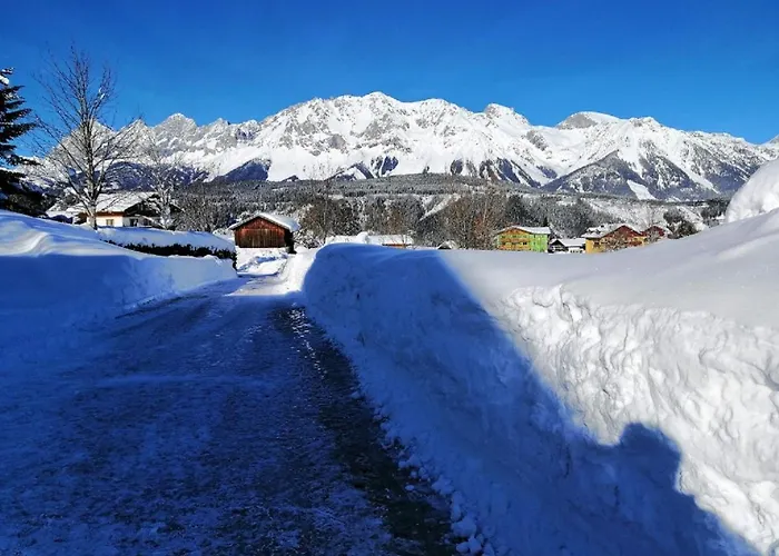 Sonniges Platzl Zur Ehrlichen Kuh *